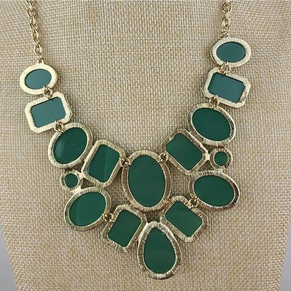 Women's Fashion Jewelry Green Goldtone Statement Necklace - Picture 3 of 4